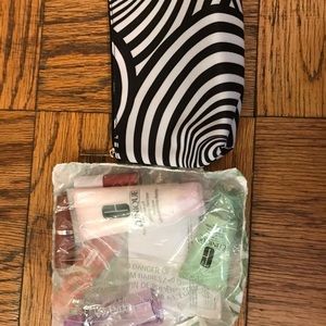 Bloomingdale's Clinique gift bag